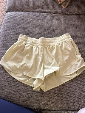 Women’s Yellow LuluLemon Hotty Hot Low-Rise Lined Short 2.5”